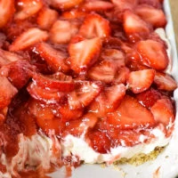 strawberry delight with no bake cream cheese filling in blue and white baking dish