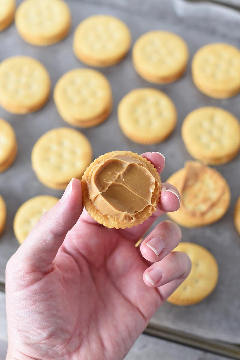 making Ritz peanut butter crackers with creamy peanut butter