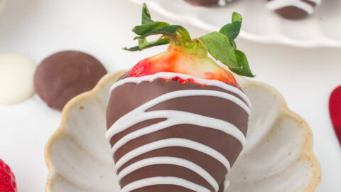 Easy Homemade Chocolate Covered Strawberries Recipe - Flour on My